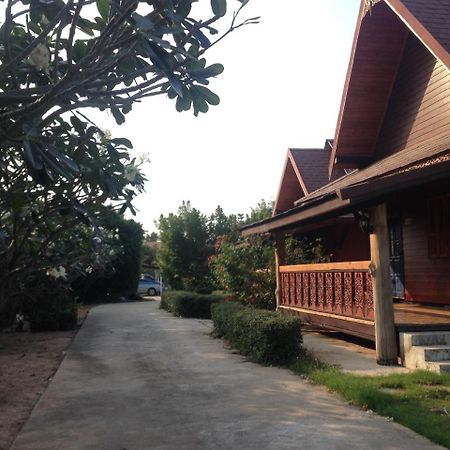 Hotel Baan Tawan Shine Surin Zewnętrze zdjęcie