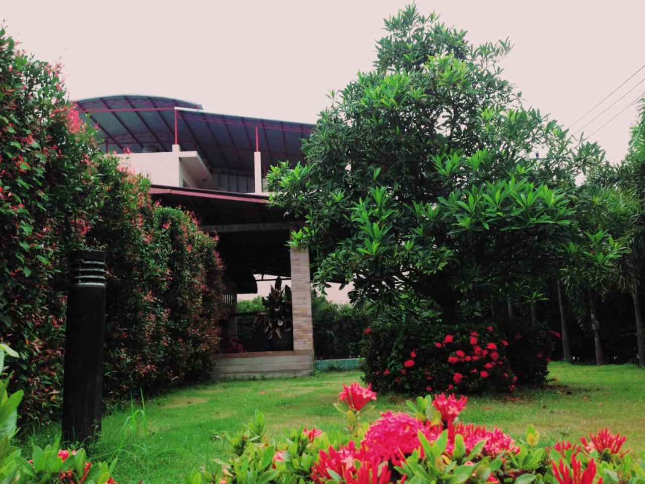 Hotel Baan Tawan Shine Surin Zewnętrze zdjęcie
